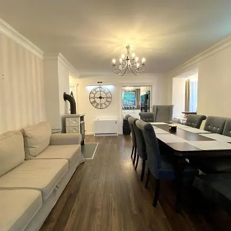 In With Pool & Дом отдыха