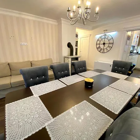 Дом отдыха In With Pool &