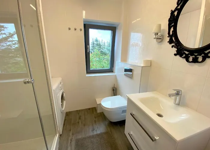 In With Pool & Dziwnówek