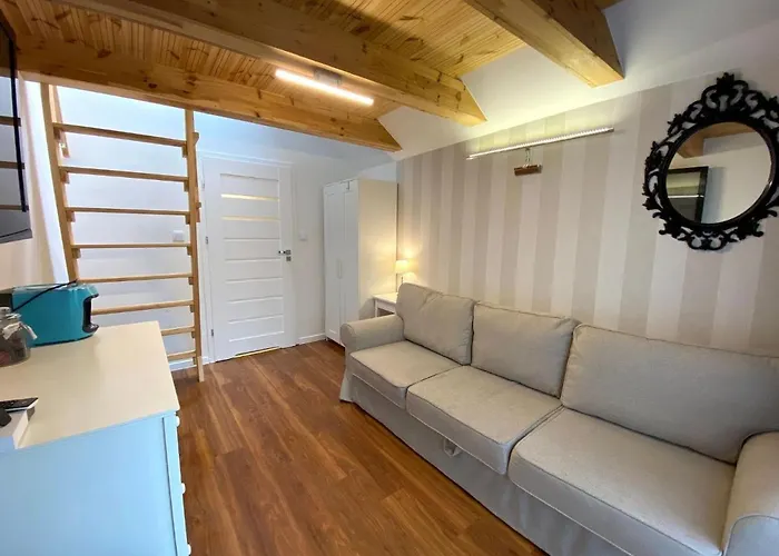 In With Pool & Nyaraló *