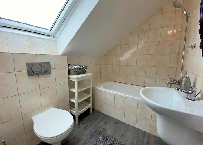 In With Pool & Nyaraló *