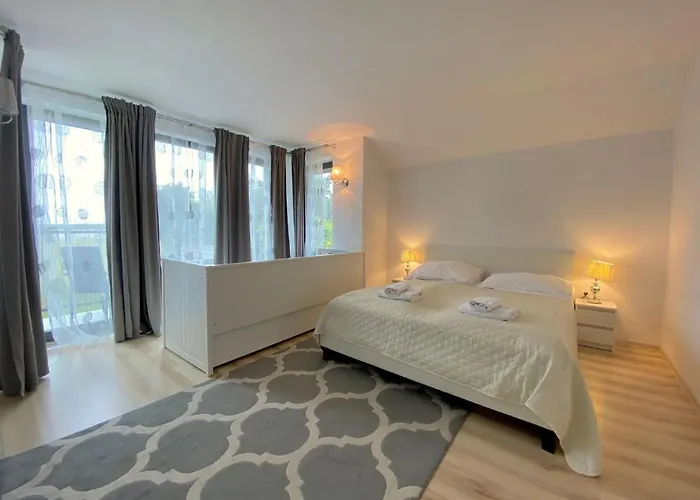 Nyaraló In With Pool &